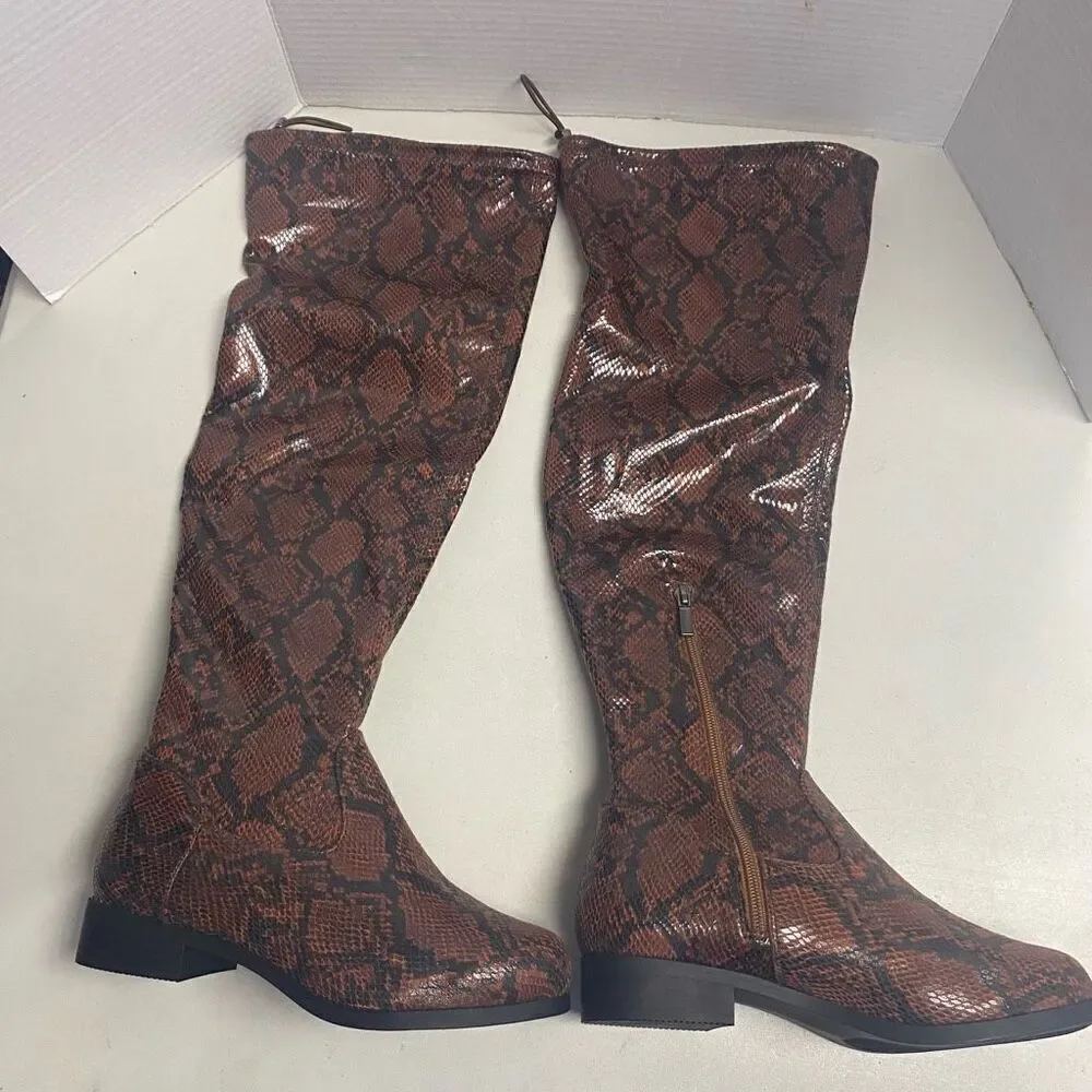SHOEDAZZLE Women’s Knee Boots Reena Snake Design Beown Size 8 Zipper Closure NEW